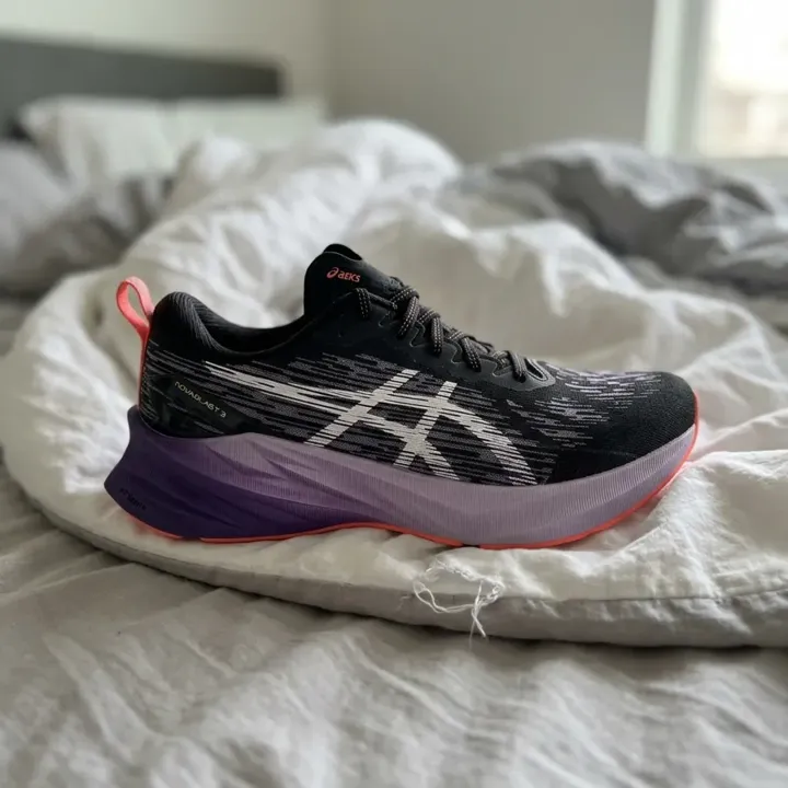 Asics Novablast 3 1012B288-003, vue 3