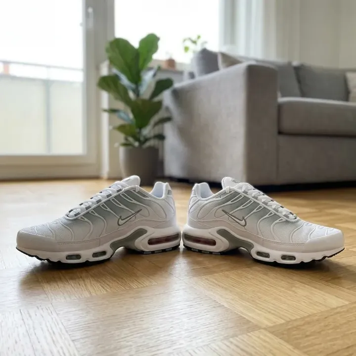 Nike Air Max Plus DZ3670-100, vue 2