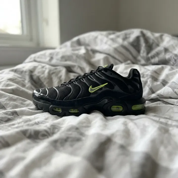 Nike Air Max Plus FQ2381-001, vue 3